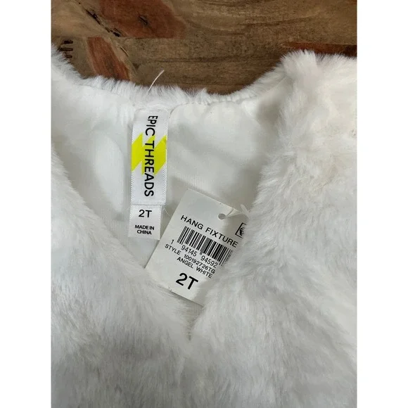 Epic Threads Girls White Faux Fur Vest Size 2T NWT - Picture 2 of 4